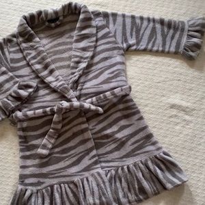 K & C LIGHTWEIGHT PLUSH FLEECE ROBE with RUFFLES